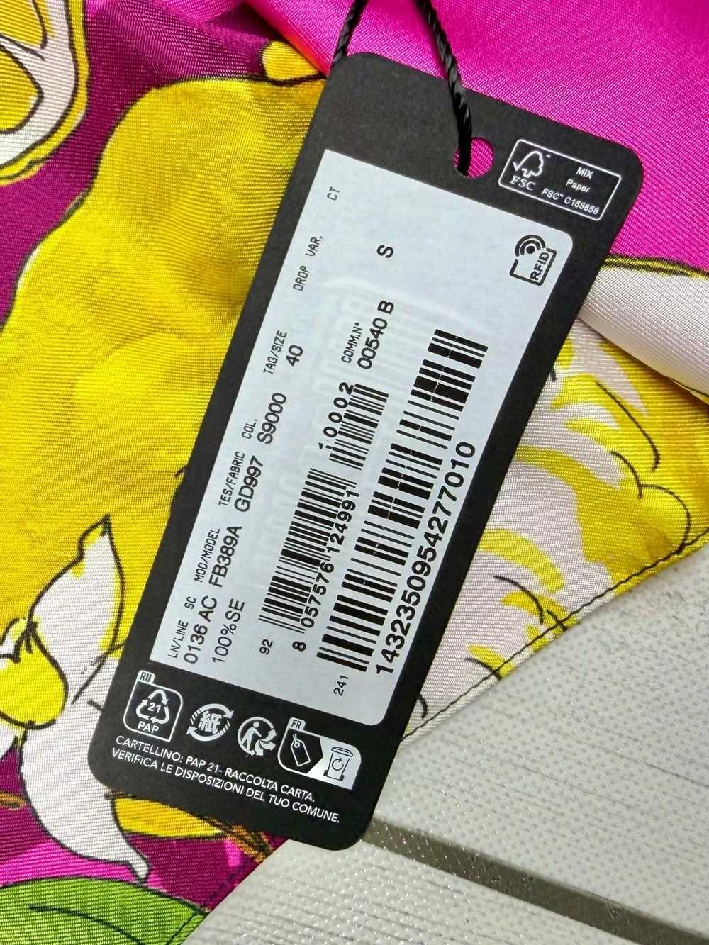 BRAND NEW Dolce & Gabbana Capri Citrus 100% Silk Scarf